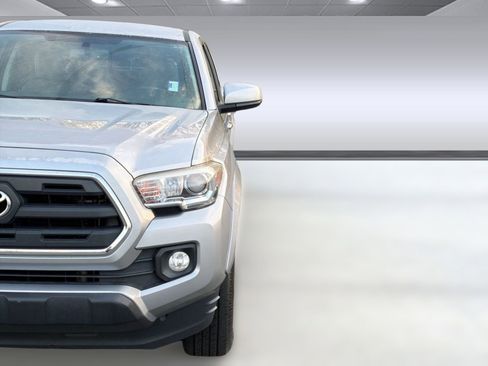 Used 2017 Toyota Tacoma SR5 image 20