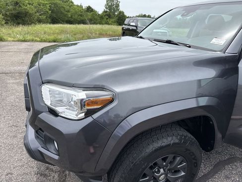 Used 2020 Toyota Tacoma SR5 RWD image 37