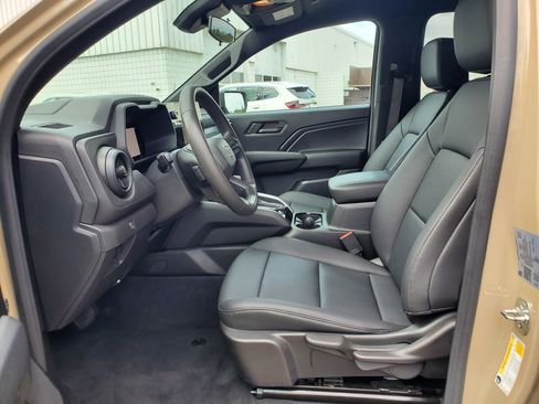 Used 2024 Chevrolet Colorado Trail Boss w/ Advanced Trailering Package AWD/4WD image 9
