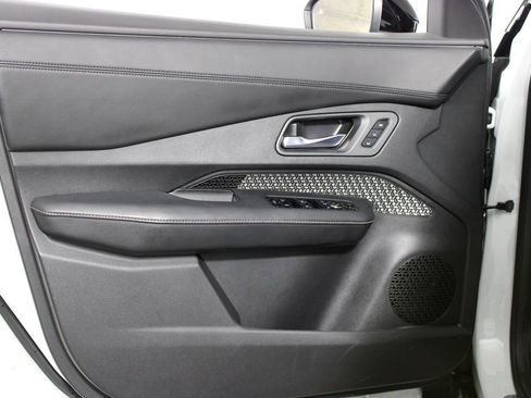 Used 2023 Nissan Ariya FWD image 33