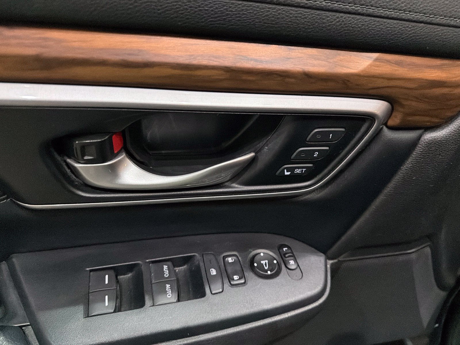 Used 2017 Honda CR-V EX-L image 6