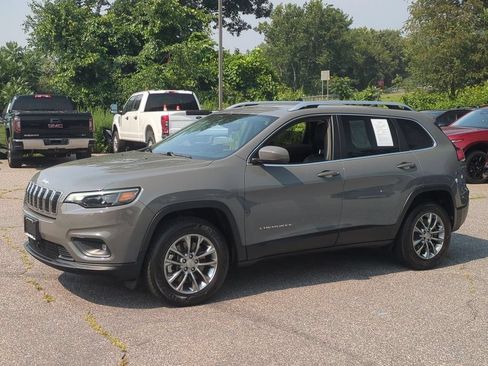 Used 2021 Jeep Cherokee Latitude Lux w/ Comfort/Convenience Group AWD/4WD image 2
