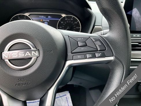 Used 2024 Nissan Altima 2.5 SV AWD/4WD image 17