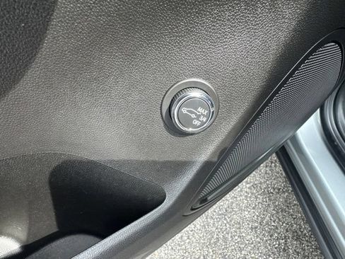 Used 2023 Buick Envision Essence w/ Sport Touring Package AWD/4WD image 16