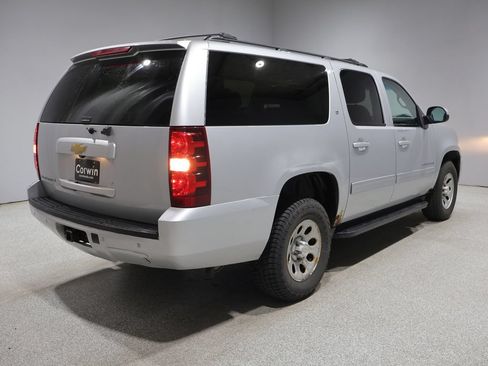 Used 2013 Chevrolet Suburban LT w/ Luxury Package AWD/4WD image 2
