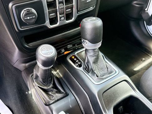 Used 2022 Jeep Wrangler Unlimited Sport image 18