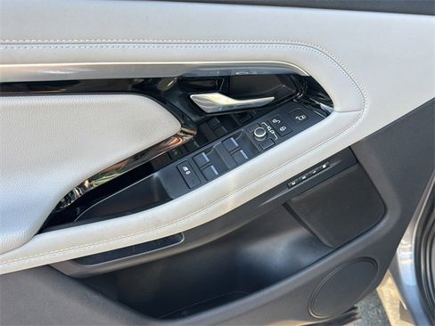 Used 2020 Land Rover Range Rover Evoque R-Dynamic SE image 23