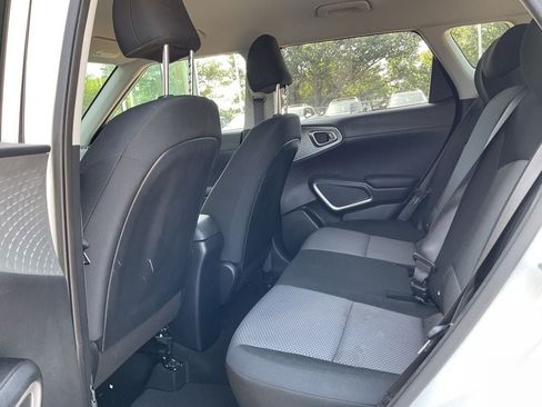 Used 2025 Kia Soul LX w/ LX Technology Package FWD image 12