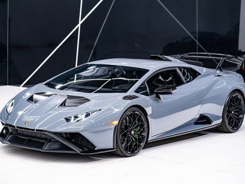 Used 2023 Lamborghini Huracan STO RWD image 3