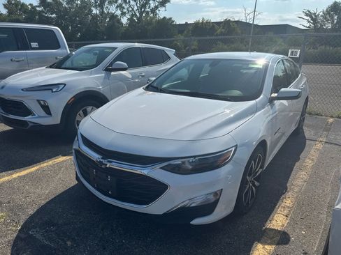 Used 2022 Chevrolet Malibu RS FWD image 2