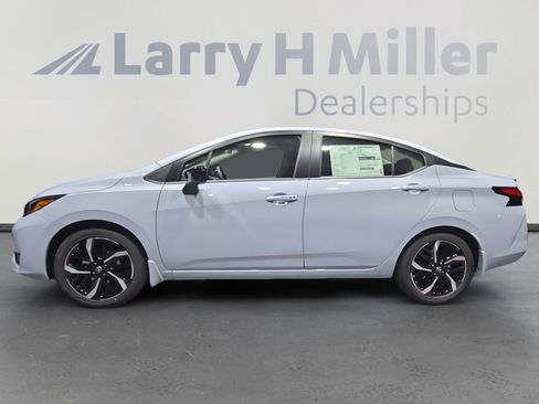 New 2025 Nissan Versa SR w/ Trunk Package image 2