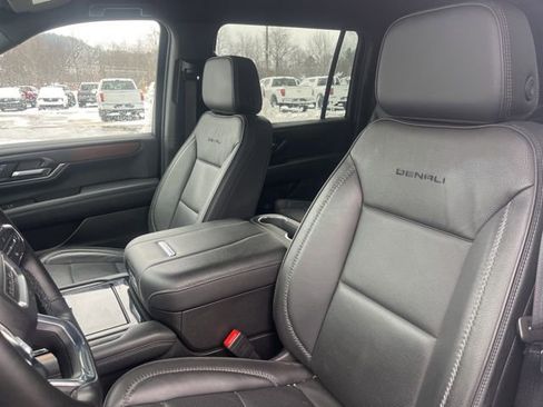Used 2025 GMC Yukon XL Denali image 12