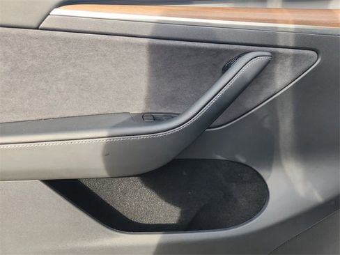 Used 2023 Tesla Model Y Long Range image 22