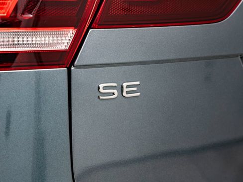 Used 2023 Volkswagen Tiguan SE FWD image 17