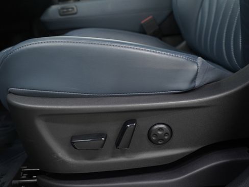 Used 2024 Nissan Ariya AWD image 26