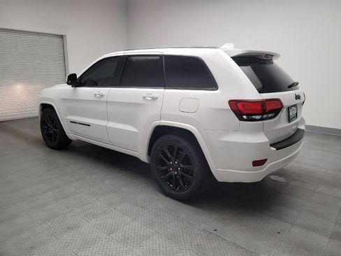 Used 2018 Jeep Grand Cherokee Altitude image 3