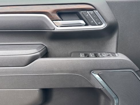 Used 2025 GMC Sierra 1500 SLT image 12