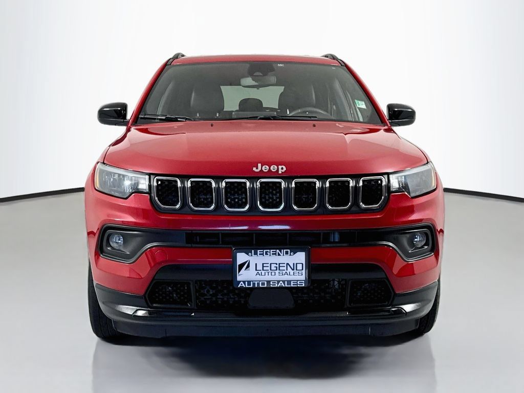 Used 2024 Jeep Compass Latitude AWD/4WD image 2