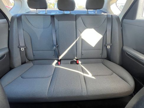 Used 2025 Kia K4 LXS image 39