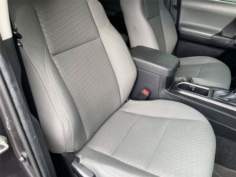 Used 2021 Toyota Tacoma SR AWD/4WD image 13