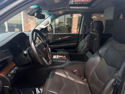 Used 2020 Cadillac Escalade Premium Luxury AWD/4WD image 14