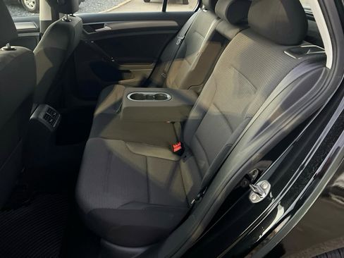 Used 2016 Volkswagen Golf S image 9