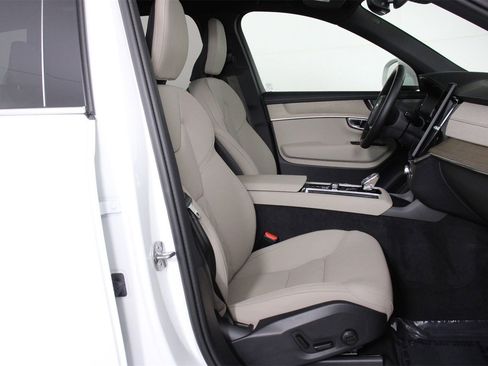 Certified 2025 Volvo XC90 B6 Plus w/ Protection Package Premier image 29