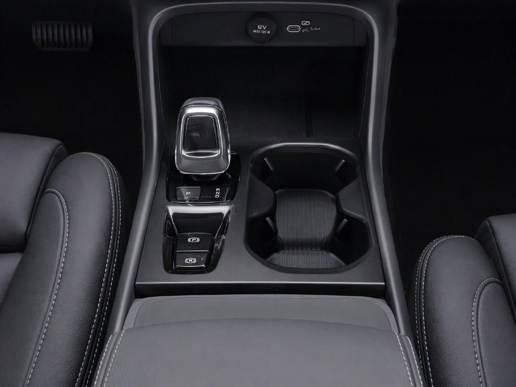 Used 2025 Volvo XC40 B5 Plus AWD/4WD image 30
