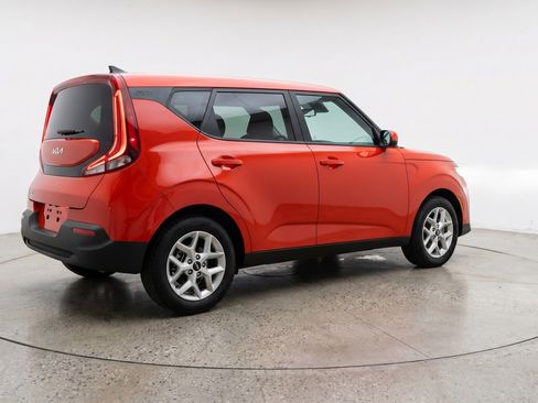 Used 2025 Kia Soul LX w/ LX Technology Package FWD image 9