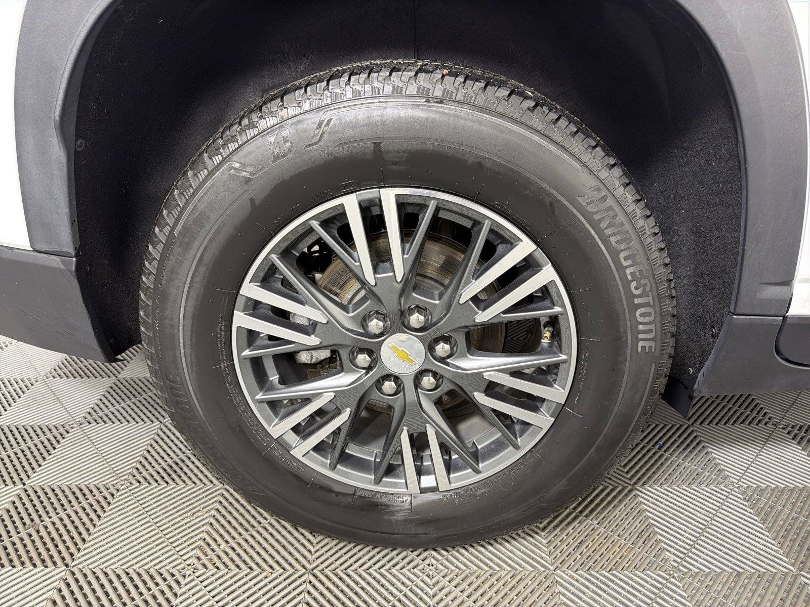 Used 2024 Chevrolet Traverse LT FWD image 16