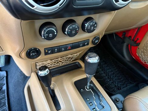 Used 2012 Jeep Wrangler Unlimited Sahara w/ Connectivity Group AWD/4WD image 35