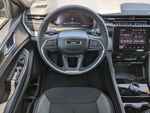 New 2025 Jeep Grand Cherokee L Altitude image 11