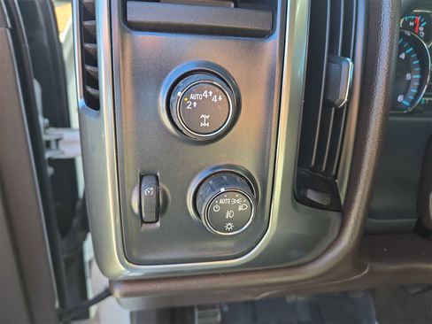 Used 2018 Chevrolet Silverado 1500 LT w/ All Star Edition image 19