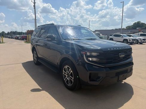 Used 2025 Ford Expedition Active AWD/4WD image 5