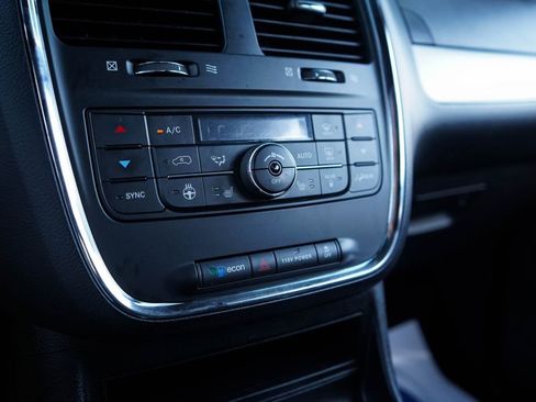 Used 2019 Dodge Grand Caravan GT FWD image 26