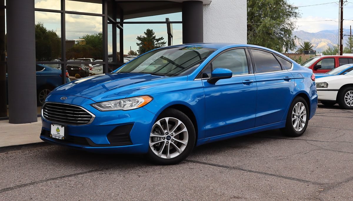 Used 2019 Ford Fusion SE FWD image 2