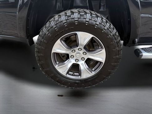 Used 2019 RAM 1500 Laramie AWD/4WD image 34