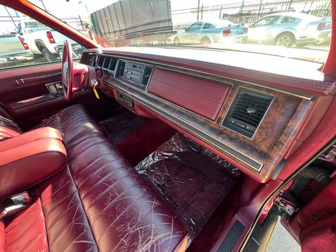 Used 1990 Lincoln Town Car image 47