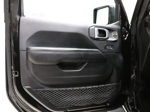 Used 2018 Jeep Wrangler Unlimited Sahara w/ Cold Weather Group image 20