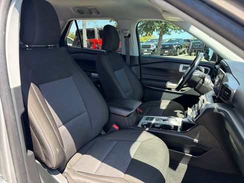 Used 2023 Ford Explorer XLT RWD image 40