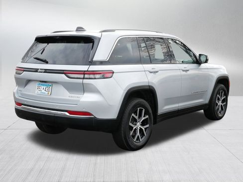 Used 2023 Jeep Grand Cherokee Limited w/ Luxury Tech Group II image 7