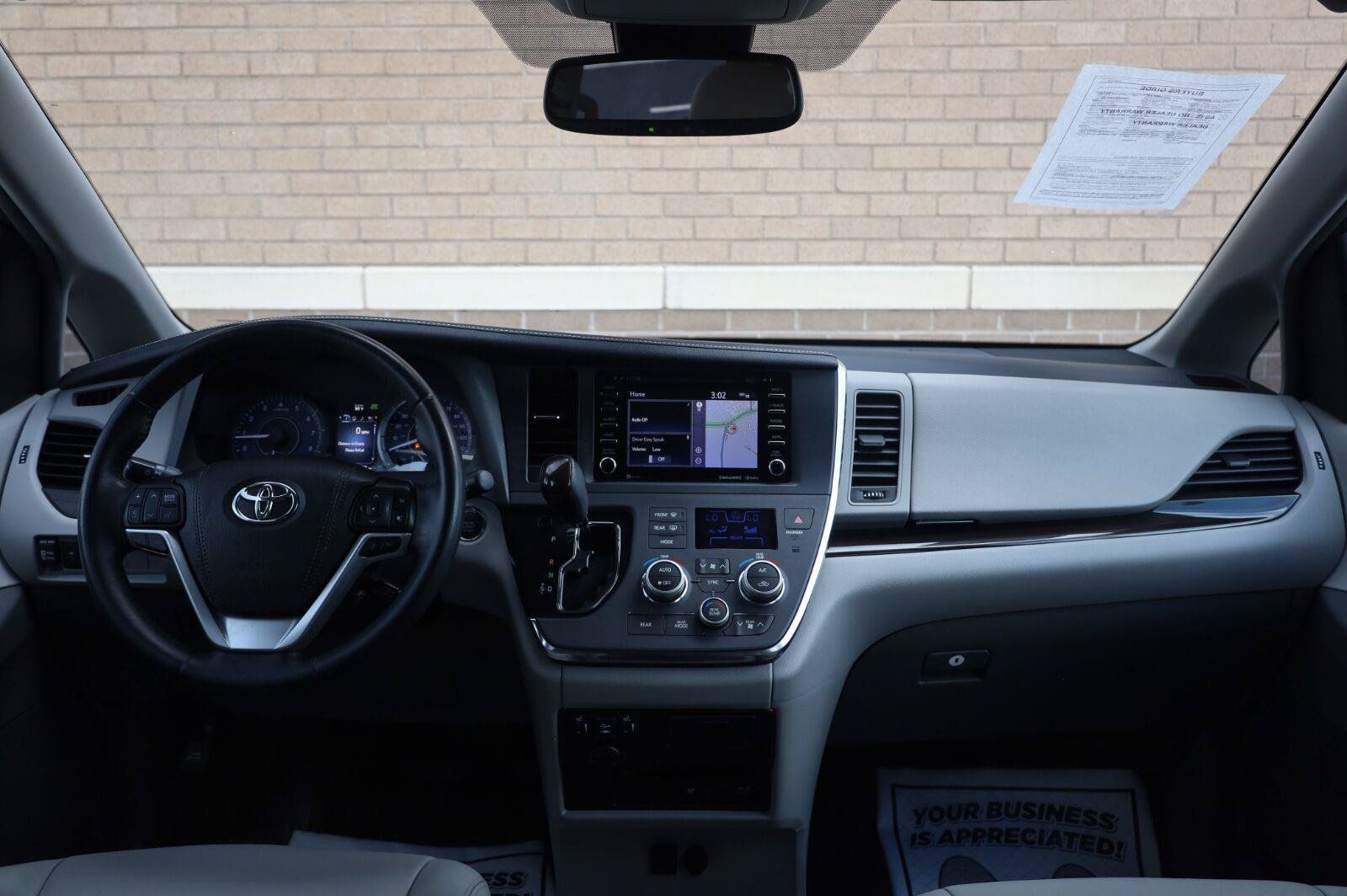 Used 2019 Toyota Sienna XLE Premium FWD image 28