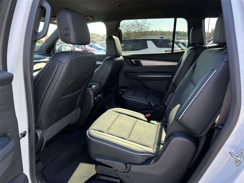 Used 2025 Buick Enclave Preferred image 15