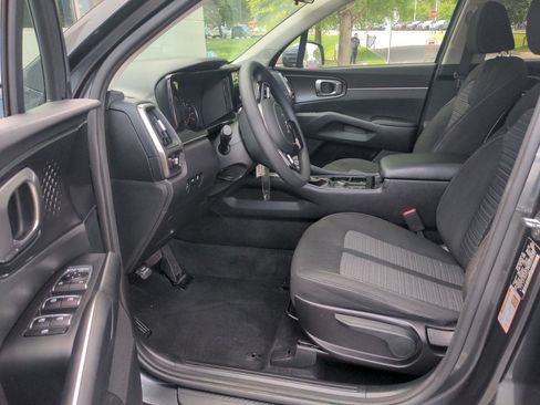 Used 2022 Kia Sorento LX AWD/4WD image 16