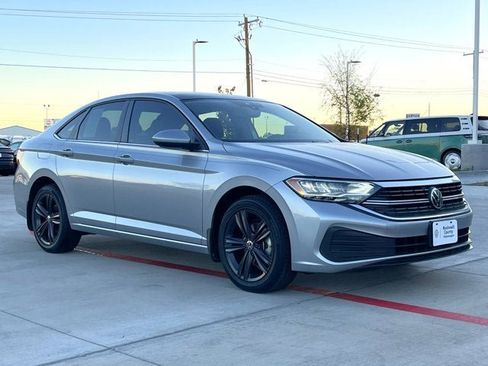 Certified 2023 Volkswagen Jetta SE w/ Panoramic Sunroof Package image 6