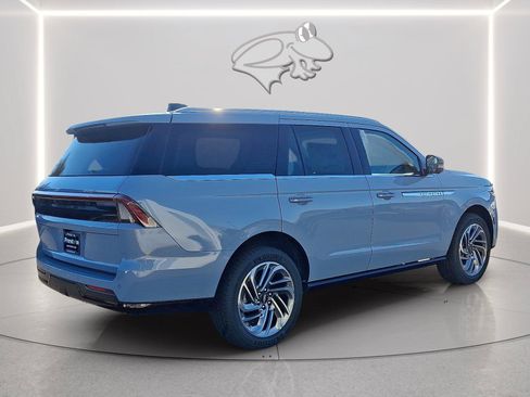 New 2025 Lincoln Navigator Reserve AWD/4WD image 4