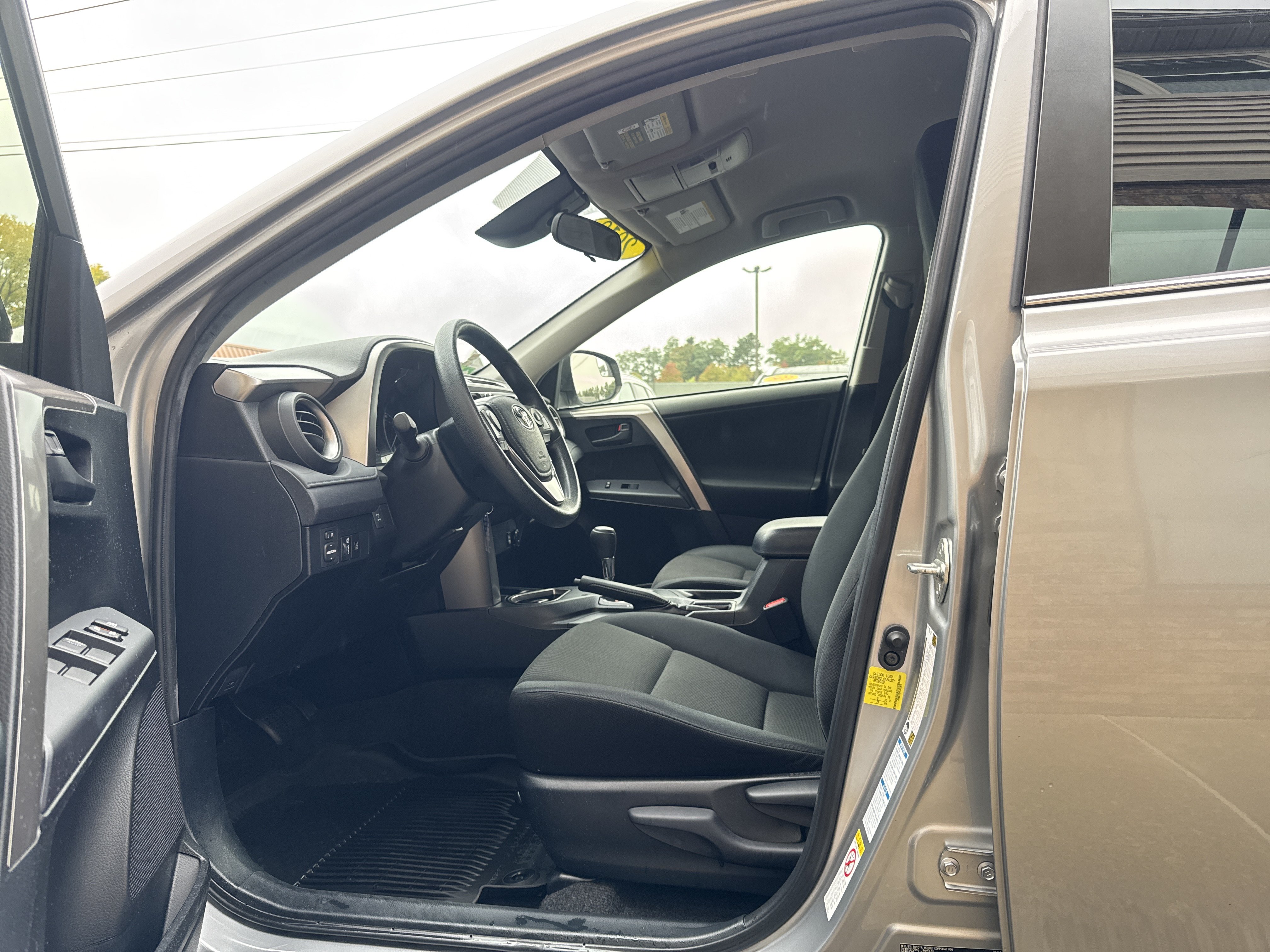 Used 2018 Toyota RAV4 LE w/ All Weather Liner Package AWD/4WD image 9