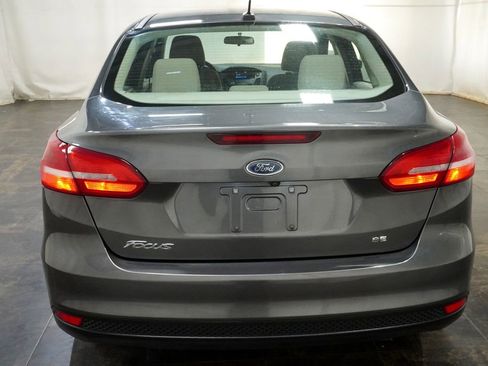 Used 2017 Ford Focus SE image 5