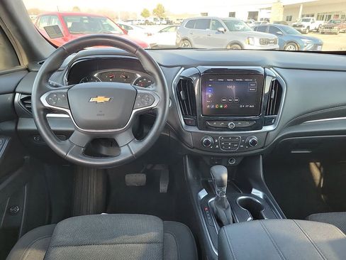 Used 2023 Chevrolet Traverse LT image 11