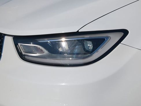 Used 2024 Chrysler Pacifica Touring-L FWD image 10
